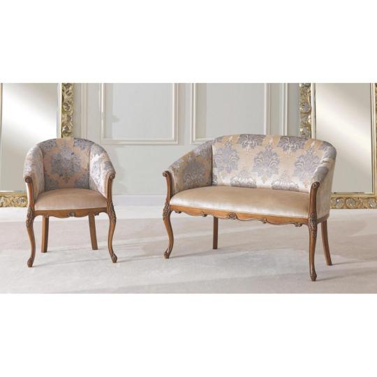 klasicka drevena ramecek luxusna sofa pohovka toskansky styl obyvacka vila zariadenie masivna calunenie nabytok jedinecny narocny obciansky elegantny nabytok mobilsedia nabytok slovensko lameridiana interier.jpg